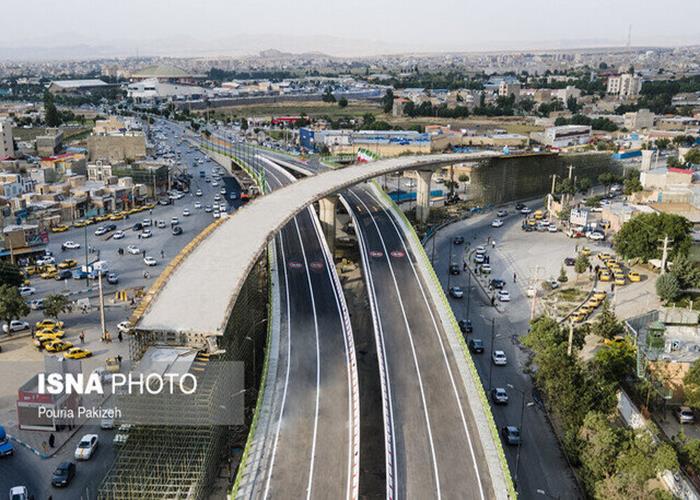 نشست بررسی وضعیت تقاطع‌ها و پل‌های عابر پیاده شهر همدان برگزار شد