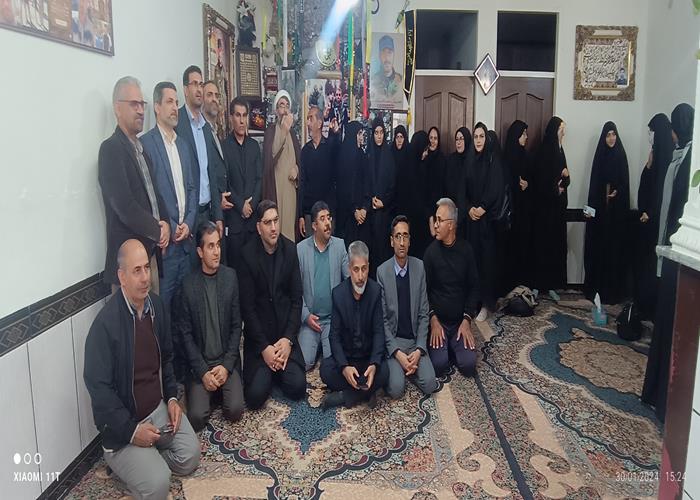 دانشگاهیان لرستان با خانواده شهید «اسماعیل غلامی‌ یاراحمدی» دیدار کردند