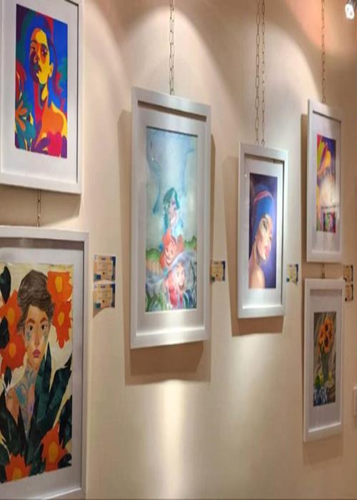 به همت اساتید و دانشجویان رشته هنر دانشگاه علم و فرهنگ: نمایشگاه«آوای سه رنگ»در گالری خورشید برگزار شد